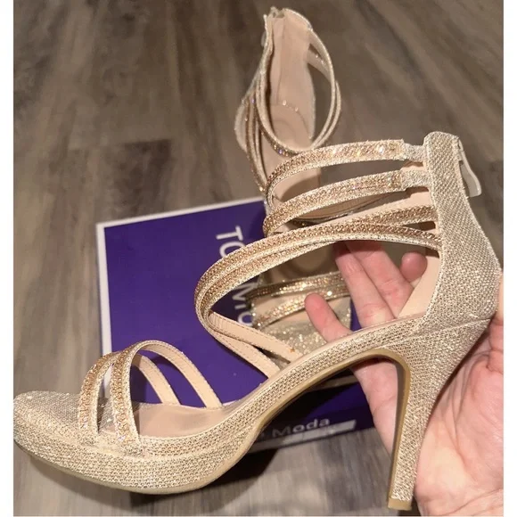 Like New! Gorgeous Champagne Sparkly Heels - Picture 4 of 8